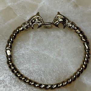 Stella & Dot Gold Tone Panther Head Hinged Bangle – Excellent Condition